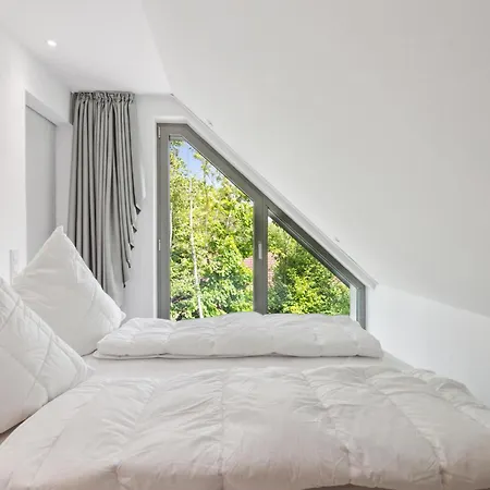 Schöne 5-zimmer-wohnung In Tossens *