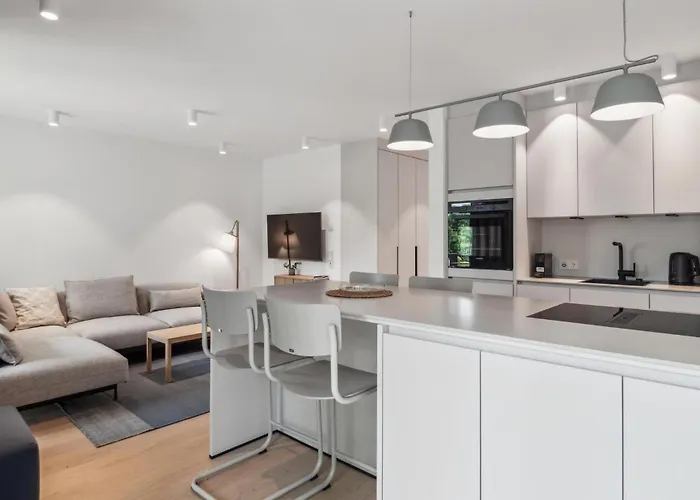 5 Bedroom Lovely In Tossens Apartman *